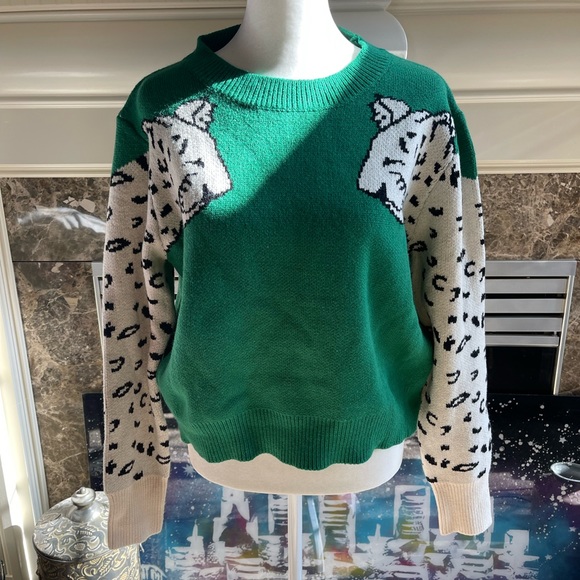 Fun snow leopard sweater - Picture 2 of 3